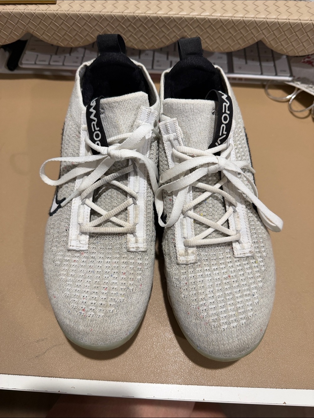Nike Light Gray Knit Men's Sneakers with Black Heel Tabs